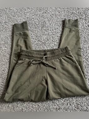 Free People FP Movement Olive Green Sunny Skinny Sweatpants Stretchy Comfortable
